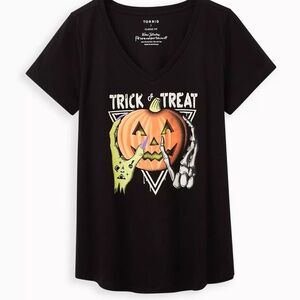 ✨Torrid Black Trick or Treat Halloween Classic Fit V-Neck Tee Sz 3 3X